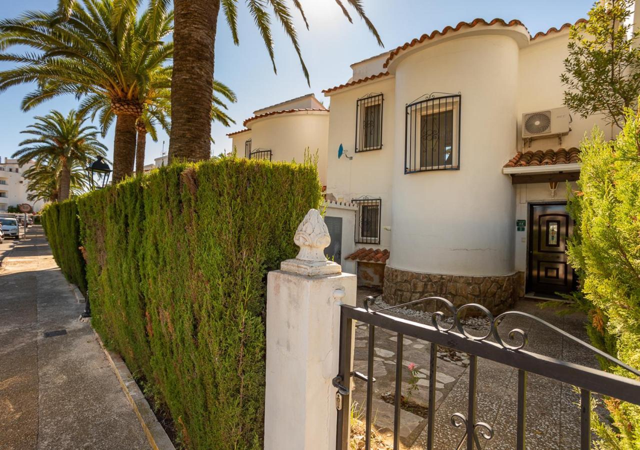 La Casa De La Playa. Piscina, Wifi Y Terraza. Hébergement de vacances Dénia